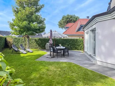 Ein Garten an der Unterkunft Charlotte