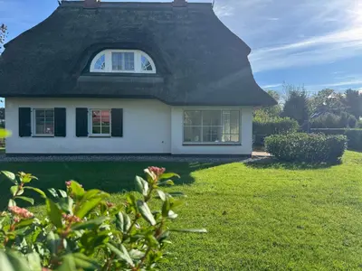 Ein Garten an der Unterkunft Ferienhaus Chausseestraße App 02