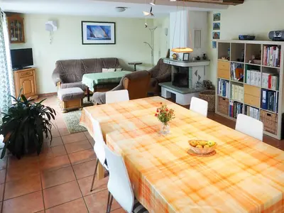Ein Sitzbereich in der Unterkunft Historisches Bauernhaus Zingst Ferienwohnung Meuder-Tenne