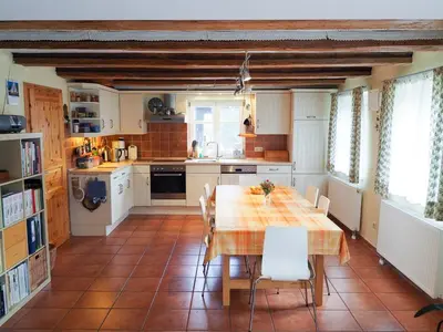 Küche/Küchenzeile in der Unterkunft Historisches Bauernhaus Zingst Ferienwohnung Meuder-Tenne