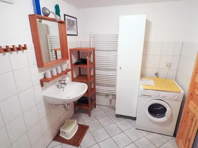 Ein Badezimmer in der Unterkunft Historisches Bauernhaus Zingst Ferienwohnung Meuder-Bauerngarten