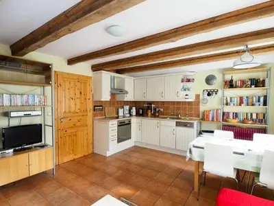 Küche/Küchenzeile in der Unterkunft Historisches Bauernhaus Zingst Ferienwohnung Meuder-Bauerngarten