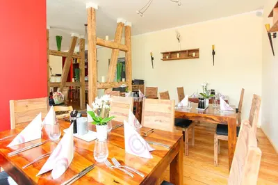 Ein Sitzbereich in der Unterkunft Restaurant & Pension Eshramo