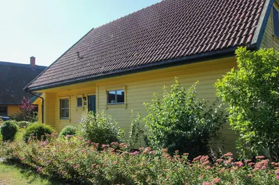 Ein Garten an der Unterkunft Haus Seehof