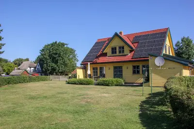 Das Gebäude in dem sich das Ferienhaus befindet