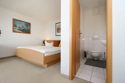Ein Bett oder Betten in einem Zimmer der Unterkunft Deutsches Haus Zimmer 37