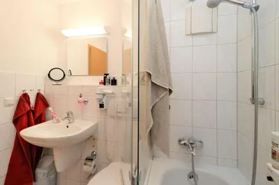 Ein Badezimmer in der Unterkunft Deutsches Haus Zimmer 37