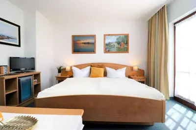 Ein Bett oder Betten in einem Zimmer der Unterkunft Deutsches Haus Zimmer 28
