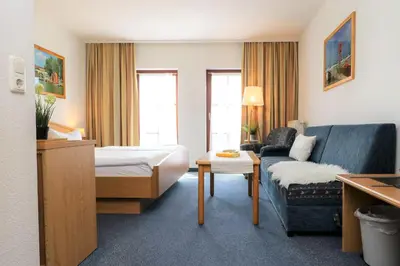 Ein Bett oder Betten in einem Zimmer der Unterkunft Deutsches Haus Zimmer 21