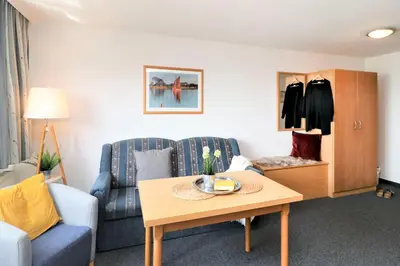 Ein Sitzbereich in der Unterkunft Deutsches Haus Zimmer 35