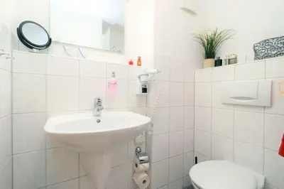 Ein Badezimmer in der Unterkunft Deutsches Haus Zimmer 22