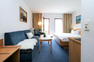 Ein Bett oder Betten in einem Zimmer der Unterkunft Deutsches Haus Zimmer 22