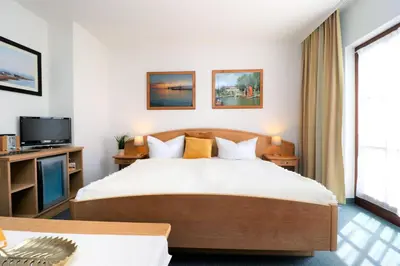 Ein Bett oder Betten in einem Zimmer der Unterkunft Deutsches Haus Zimmer 16