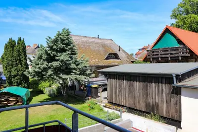 Ein Garten an der Unterkunft Deutsches Haus Zimmer 27