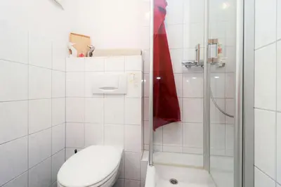 Ein Badezimmer in der Unterkunft Deutsches Haus Zimmer 32