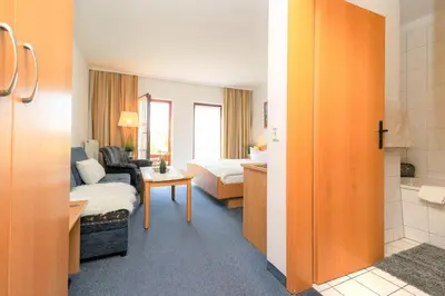 Ein Bett oder Betten in einem Zimmer der Unterkunft Deutsches Haus Zimmer 18