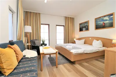 Ein Bett oder Betten in einem Zimmer der Unterkunft Deutsches Haus Zimmer 19 EG