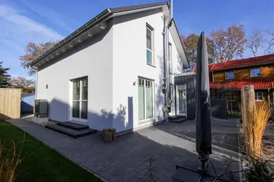 Das Gebäude in dem sich das Ferienhaus befindet