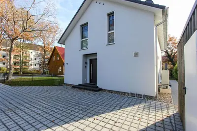 Das Gebäude in dem sich das Ferienhaus befindet