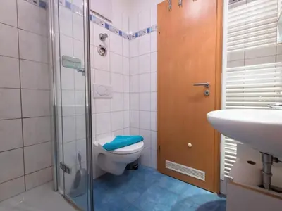 Ein Badezimmer in der Unterkunft Holiday apartment in Prerow with terrace