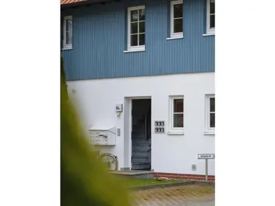 Das Gebäude in dem sich das Ferienhaus befindet