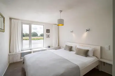 Ein Bett oder Betten in einem Zimmer der Unterkunft Urlauberschiff Störtebeker