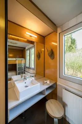 Ein Badezimmer in der Unterkunft Urlauberschiff Störtebeker