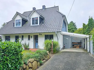 Das Gebäude in dem sich das Ferienhaus befindet