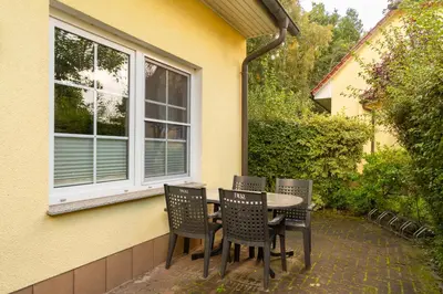 Ein Garten an der Unterkunft Am Deich Haus 32