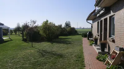 Ein Garten an der Unterkunft Ferienhaus Mantuja Ferienwohnung II
