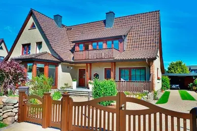 Das Gebäude in dem sich die Ferienwohnung befindet