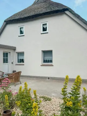 Das Gebäude in dem sich das Ferienhaus befindet