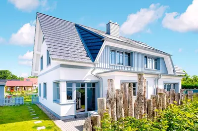 Das Gebäude in dem sich das Ferienhaus befindet