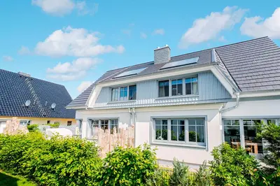 Das Gebäude in dem sich das Ferienhaus befindet