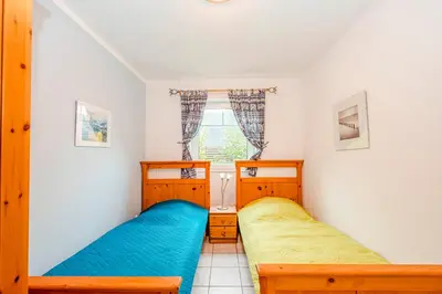 Ein Bett oder Betten in einem Zimmer der Unterkunft Haus Boddenkieker 6 Fewo Nr 1