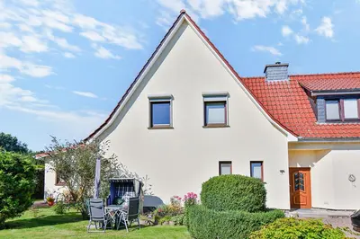 Das Gebäude in dem sich das Ferienhaus befindet