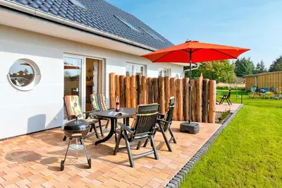 Ein Garten an der Unterkunft Fewo LampRieger Maisonette rechts