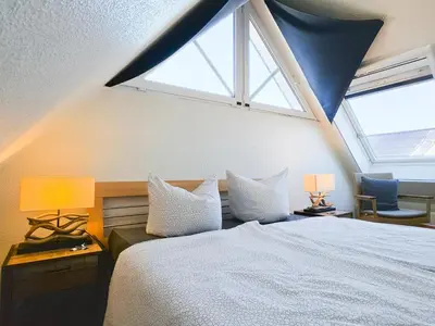 Ein Bett oder Betten in einem Zimmer der Unterkunft Sehnsuchtsort Zingst - strandnahe Ferienwohnung, Hund willkommen