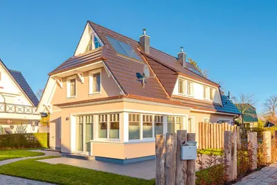 Das Gebäude in dem sich das Ferienhaus befindet