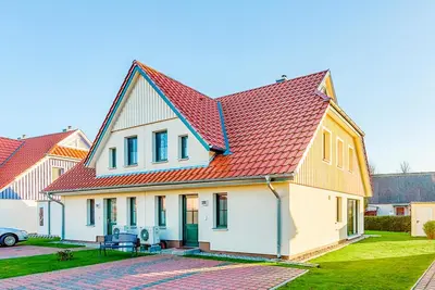 Das Gebäude in dem sich das Ferienhaus befindet