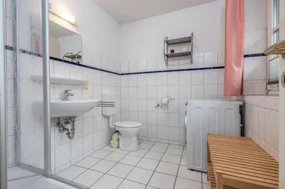 Ein Badezimmer in der Unterkunft Reihenendhaus Polar