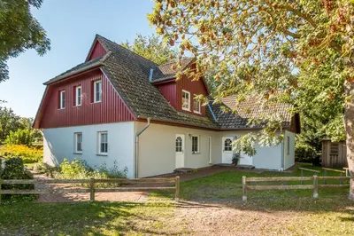 Ein Garten an der Unterkunft Jagdhaus Prerowstrom