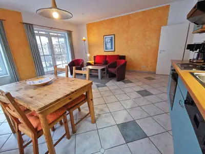 Küche/Küchenzeile in der Unterkunft UNSERE BARRIEREFREIE PERLE MIT TERRASSE im Bernsteinhaus Zingst - 1 -