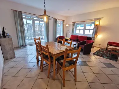 Ein Sitzbereich in der Unterkunft UNSERE FAMILIENPERLE MIT ZWEI TERRASSEN im Bernsteinhaus Zingst - 2 -
