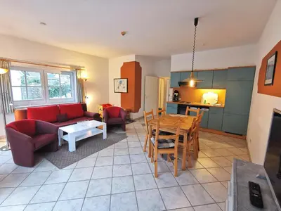 Küche/Küchenzeile in der Unterkunft UNSERE FAMILIENPERLE MIT ZWEI TERRASSEN im Bernsteinhaus Zingst - 2 -