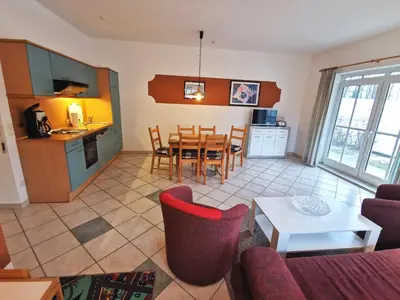 Küche/Küchenzeile in der Unterkunft UNSERE FAMILIENPERLE MIT ZWEI TERRASSEN im Bernsteinhaus Zingst - 2 -