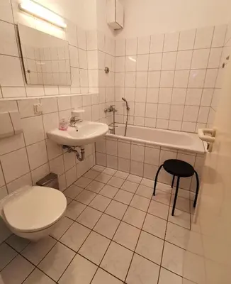 Ein Badezimmer in der Unterkunft UNSERE PERLE MIT WANNE UND BALKON im Bernsteinhaus Zingst - 3 -