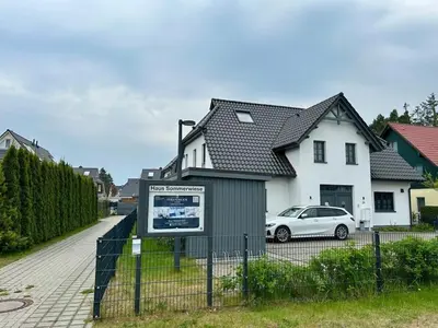 Das Gebäude in dem sich das Ferienhaus befindet