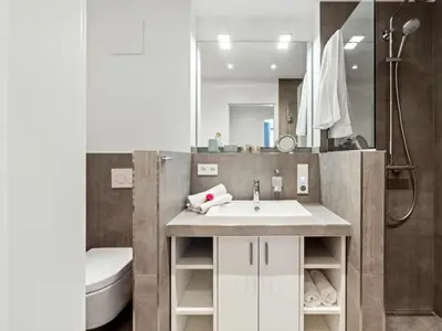 Ein Badezimmer in der Unterkunft Holiday apartment with 2 bedrooms