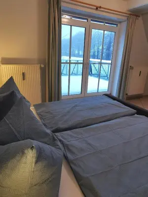 Ein Bett oder Betten in einem Zimmer der Unterkunft UNSERE 1-RAUM-PERLE MIT GROSSER TERRASSE im Bernsteinhaus Zingst - 6 -